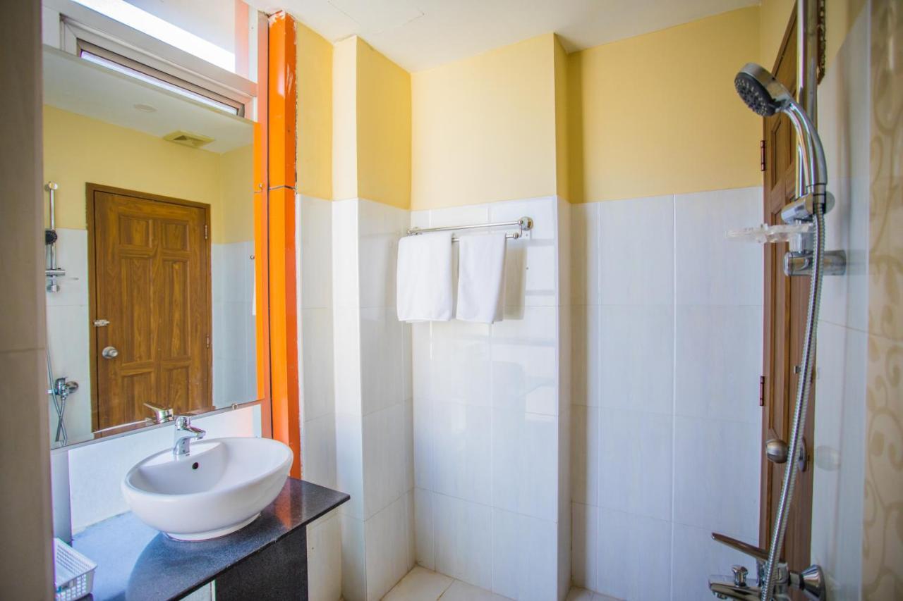 Golden Gate China Town Hotel Yangon Ngoại thất bức ảnh